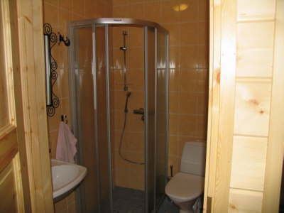 Mallan wc ja suihkukaappi